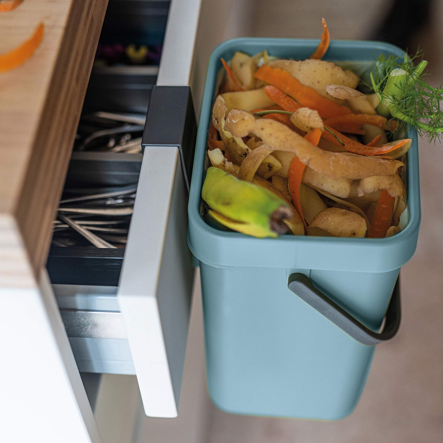 Perfect HANGING WASTE BIN FOR WET/ORGANIC WASTE - GINO collection - 5 lt. - Avio
