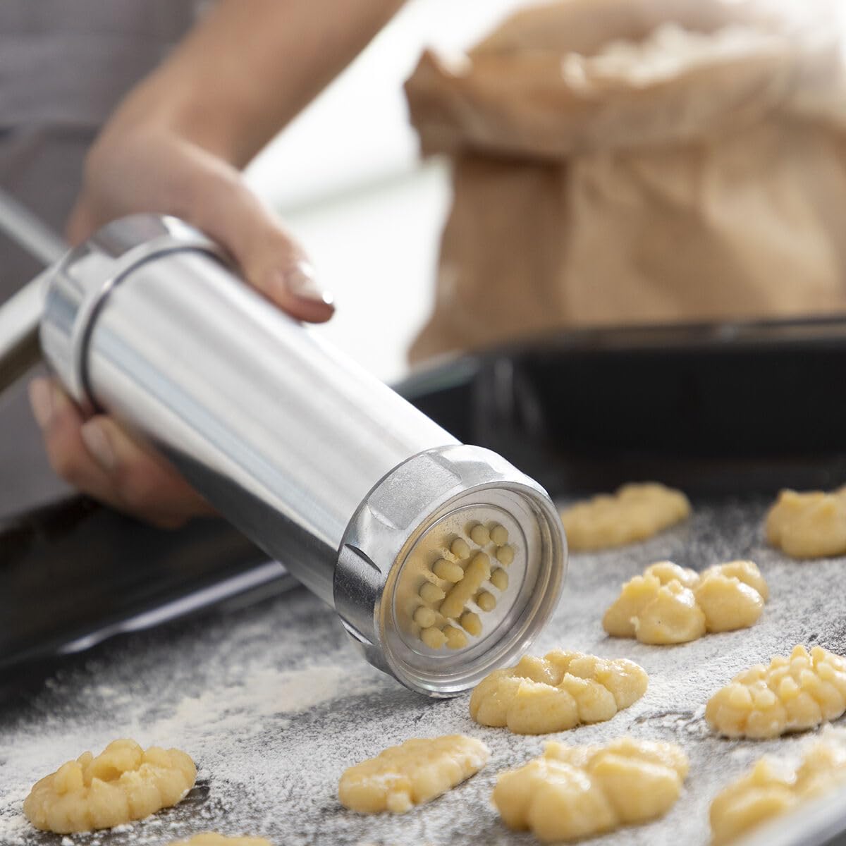 InnovaGoods® Prekies 2-in-1 Cookie Maker and Piping Bag, prepares cookies quickly and easily, red colour, aluminium material, ideal for the home.