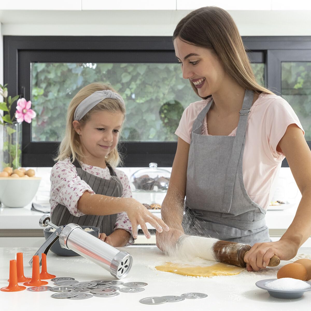 InnovaGoods® Prekies 2-in-1 Cookie Maker and Piping Bag, prepares cookies quickly and easily, red colour, aluminium material, ideal for the home.