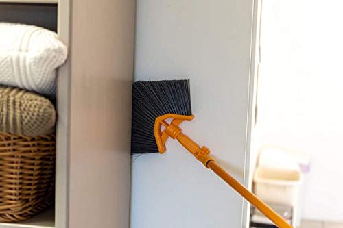CORNER BRUSH WITH TELESCOPIC HANDLE EXTENDABLE TO 152 CM REACHES EVERY CORNER