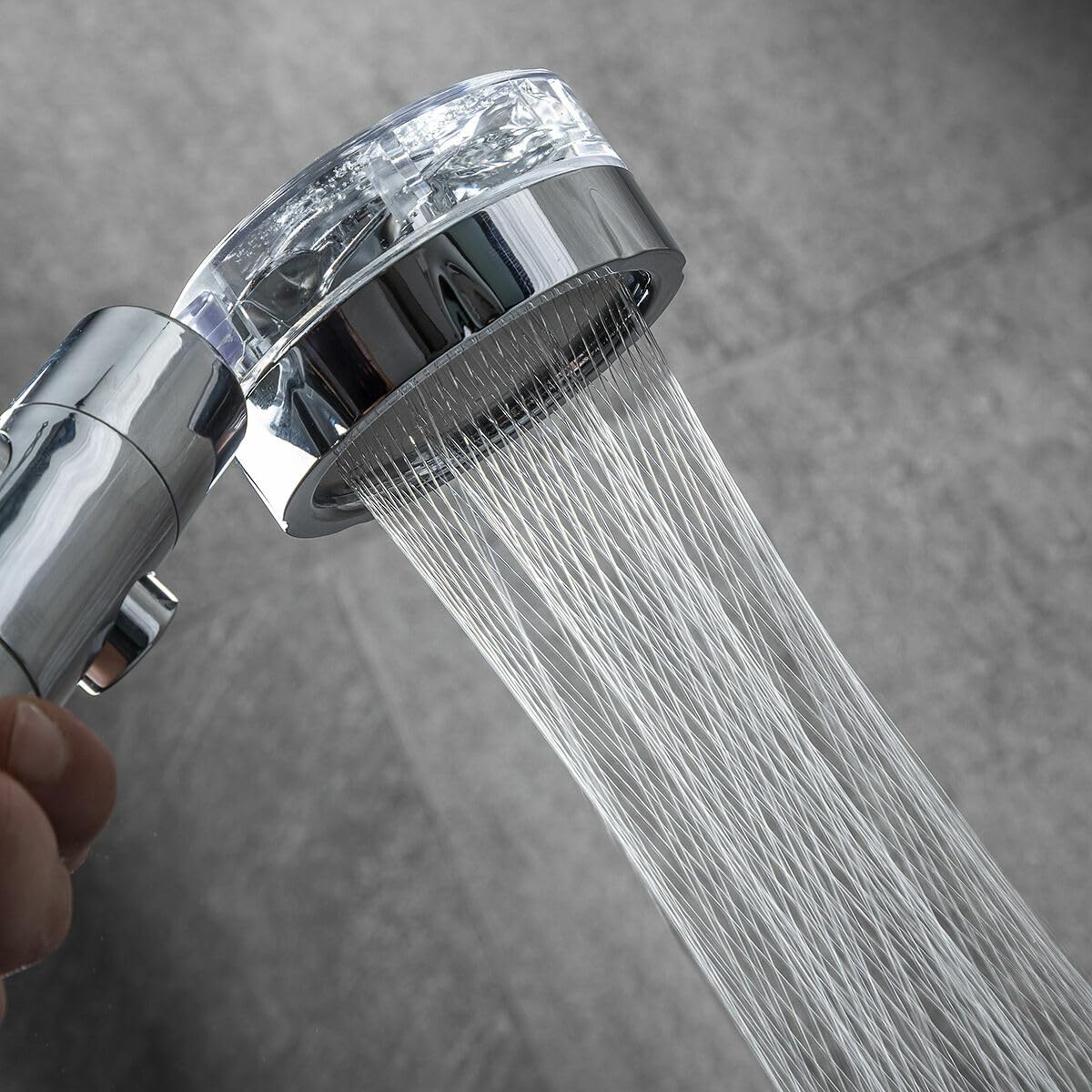 InnovaGoods® Heliwer Shower Head, Ecoshower filtering technology with pressure propeller and purifying filter, saves water and energy, compact and elegant design, ideal for the bathroom.