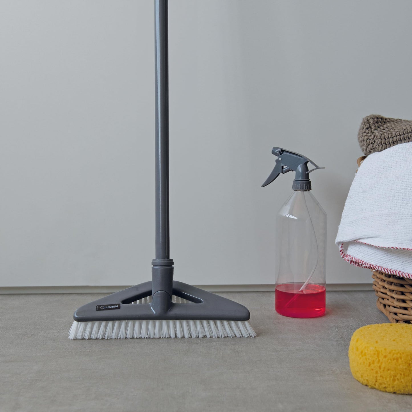 Perfetto Rotevolution Sweeper with Joint, Plastic, Pumpkin, Red or Grey, 28 x 11 x 10.5 cm