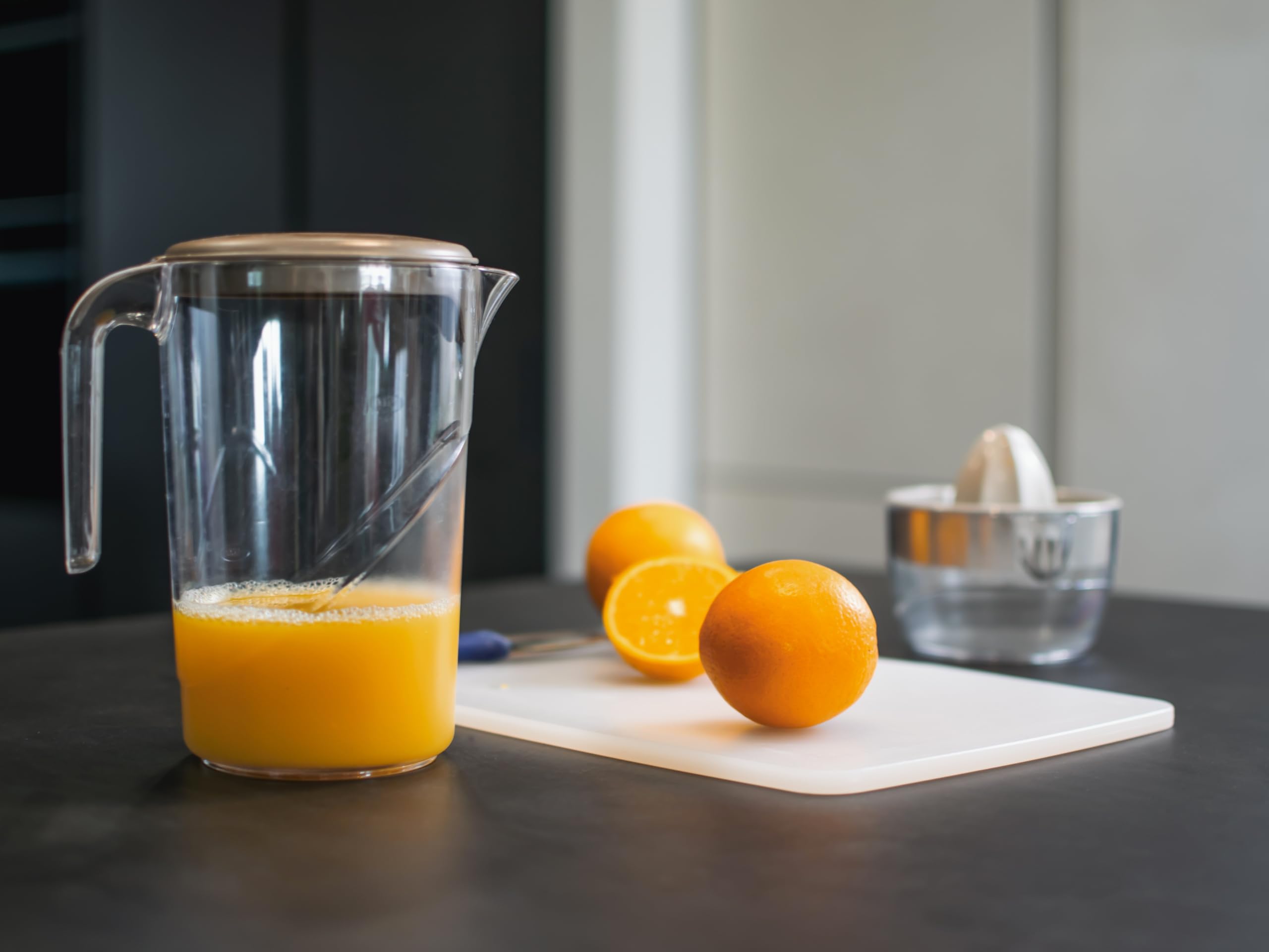 Carafe en plastique de 1,5 L avec couvercle - Carafe colorée Ecoplast pour eau et boissons