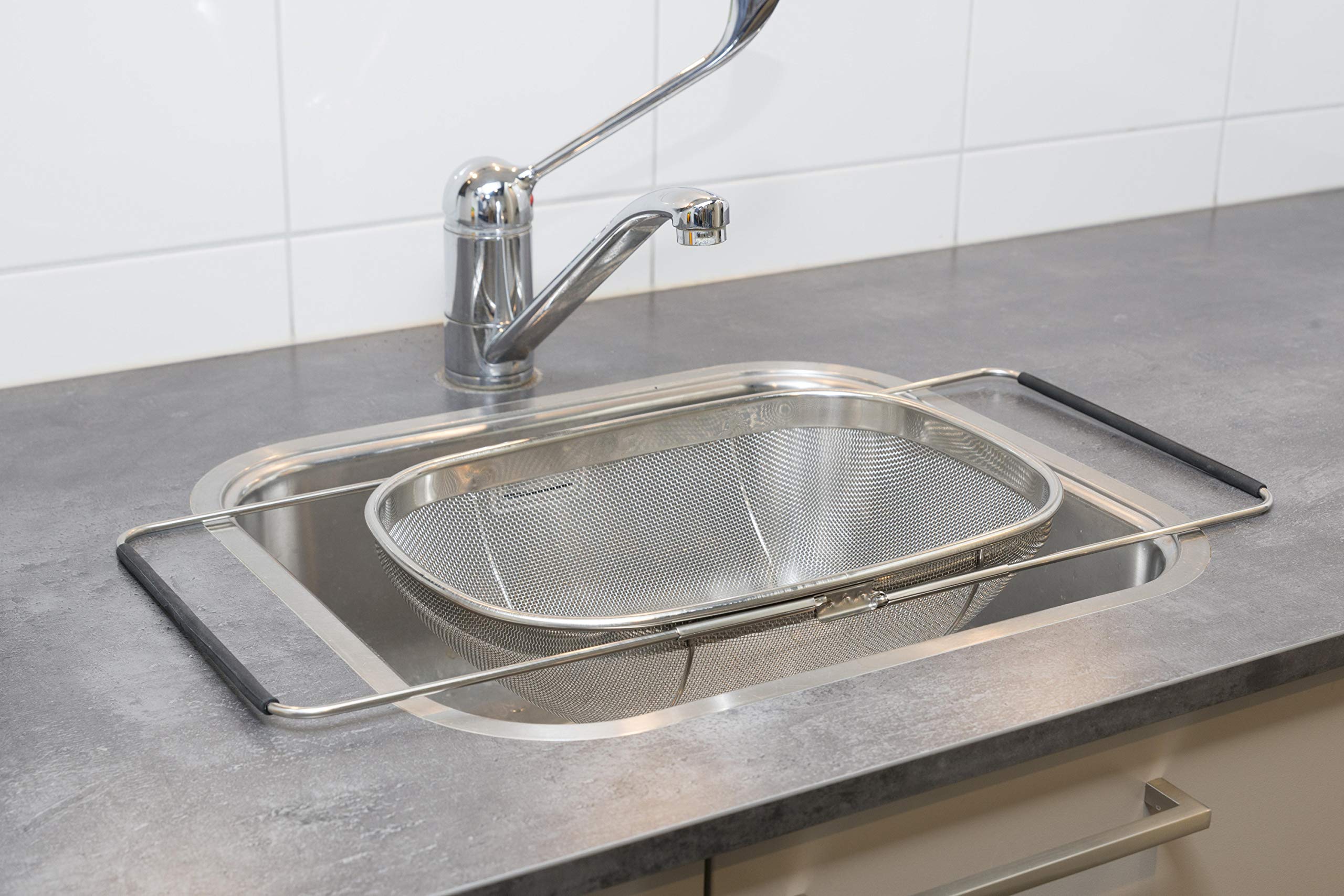 Stainless Steel Sink Strainer, Pull-Out Colander with Handles, 33 x 23.5 x 10 cm, Sink Strainer, Pasta Strainer, Silver