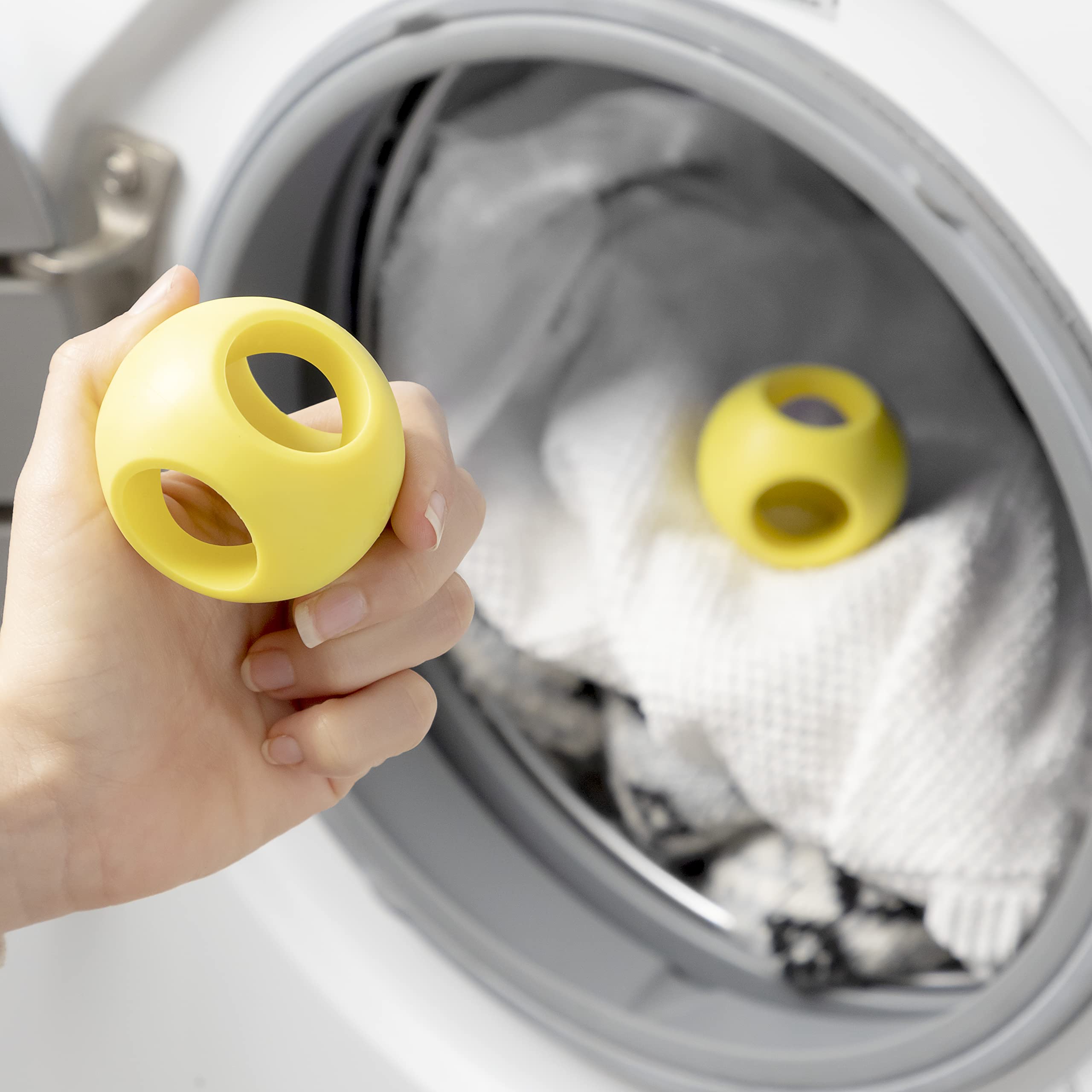 InnovaGoods - Set di 2 Sfere Magnetiche Anticalcare Ioclean, Eco-Friendly, Riutilizzabile, Risparmio Energetico, Ideale per Lavatrici e Lavastoviglie, Giallo, Plastico