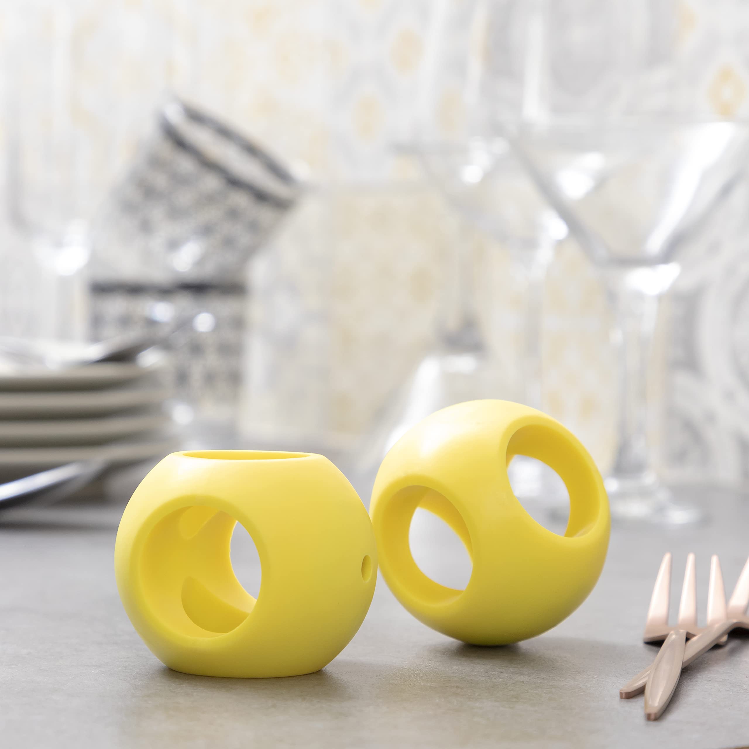 InnovaGoods - Set of 2 Ioclean Anti-Limescale Magnetic Balls, Eco-Friendly, Reusable, Energy Saving, Ideal for Washing Machines and Dishwashers, Yellow, Plastic