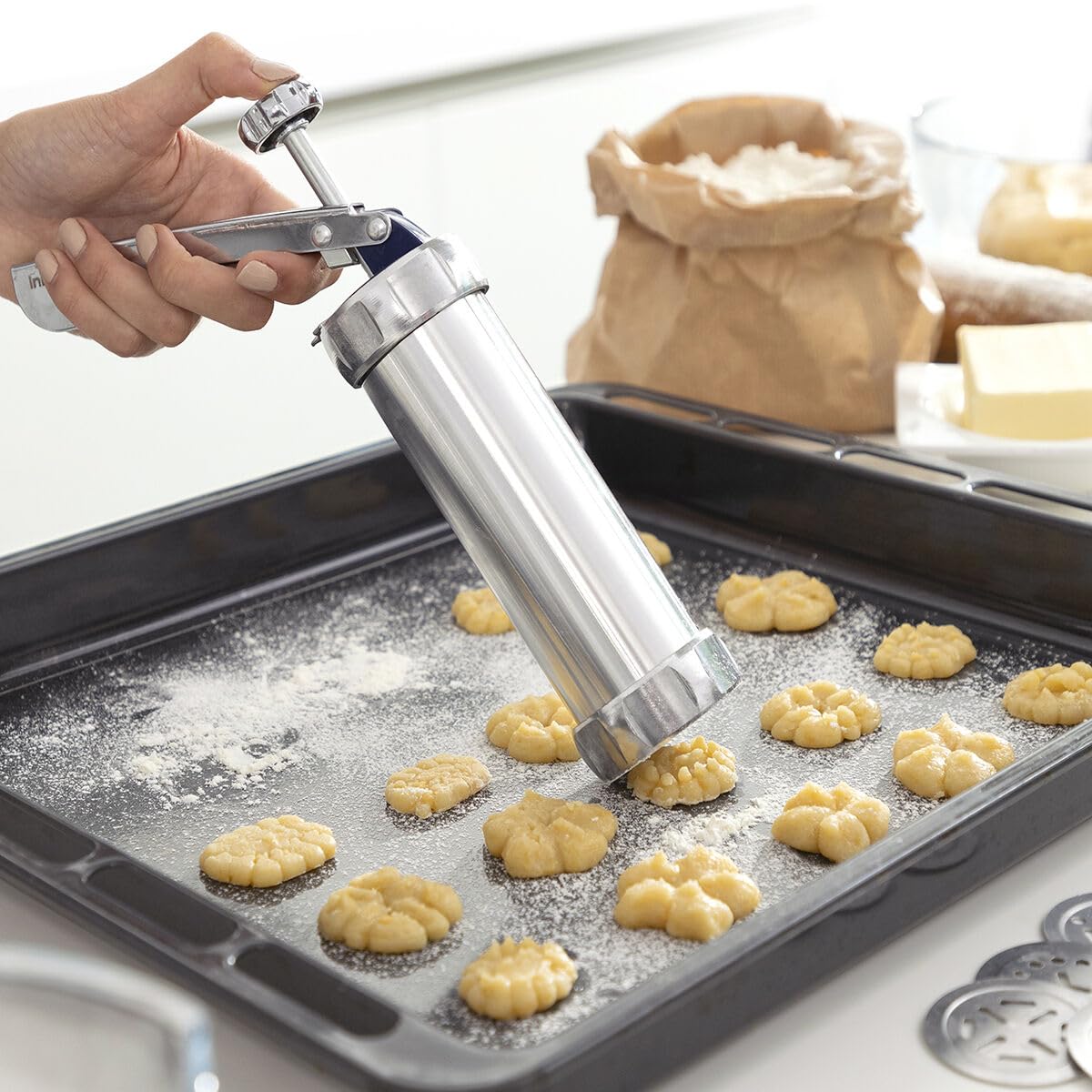 InnovaGoods® Prekies 2-in-1 Cookie Maker and Piping Bag, prepares cookies quickly and easily, red colour, aluminium material, ideal for the home.