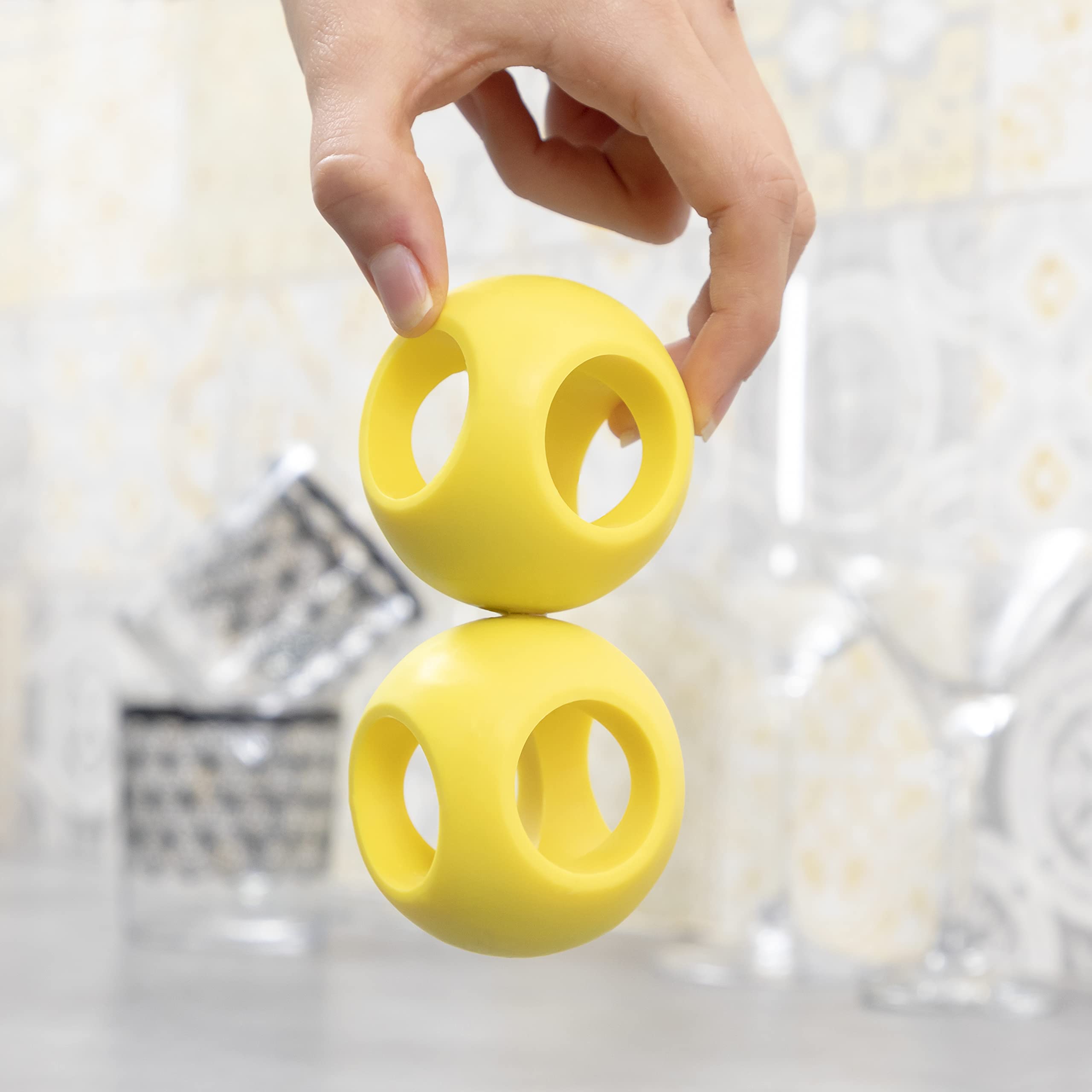 InnovaGoods - Set of 2 Ioclean Anti-Limescale Magnetic Balls, Eco-Friendly, Reusable, Energy Saving, Ideal for Washing Machines and Dishwashers, Yellow, Plastic