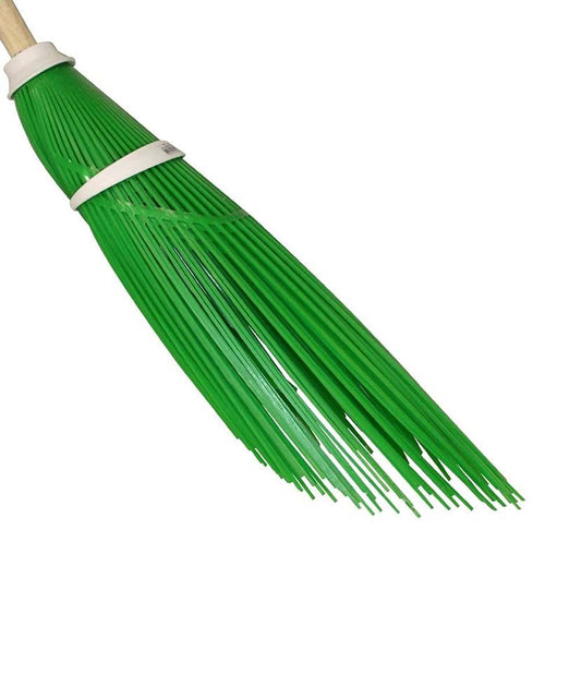 Balai de jardin en PVC vert style bambou avec manche en bois de 150 cm - Poils rigides pour l'extérieur