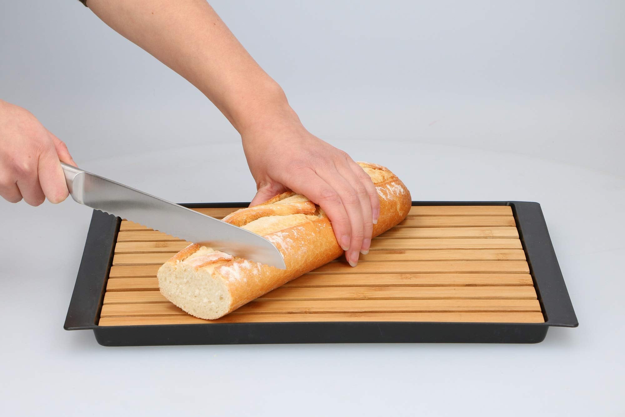 Planche à pain en bambou avec ramasse-miettes 38 x 27 cm