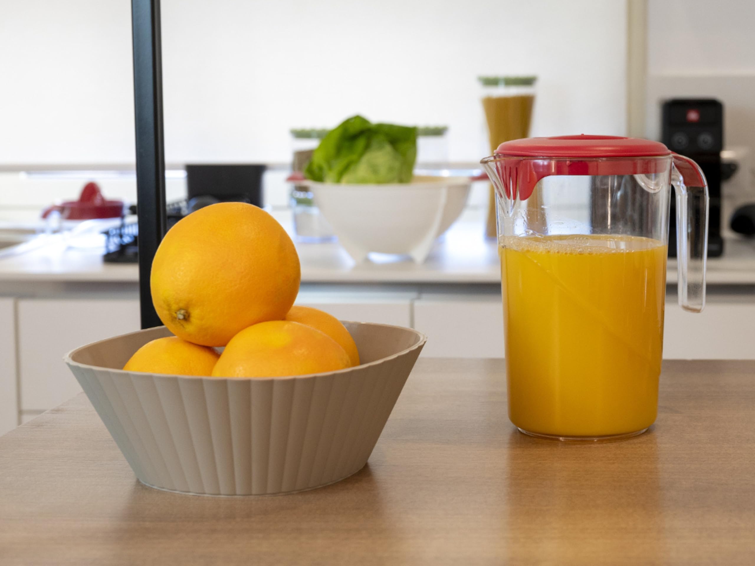 Carafe en plastique de 1,5 L avec couvercle - Carafe colorée Ecoplast pour eau et boissons