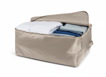 Dettaglio custodia con coperte piegate