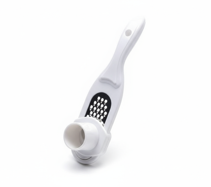 Grattugia Alpina sfondo bianco professionale