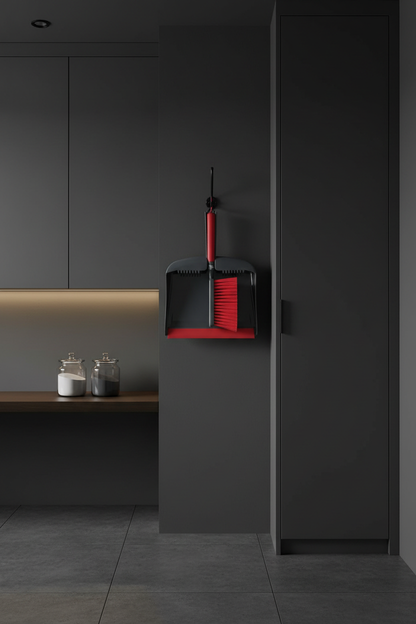 Set pulizia appeso a parete gancio salvaspazio lavanderia minimalista