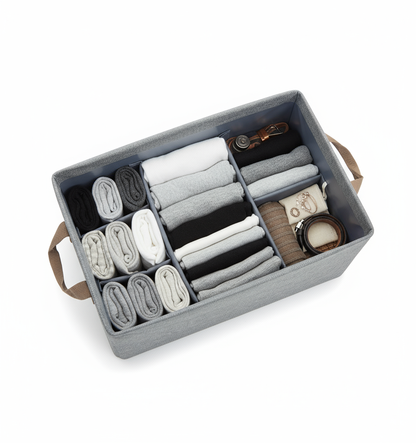 Organizer con biancheria e accessori organizzati