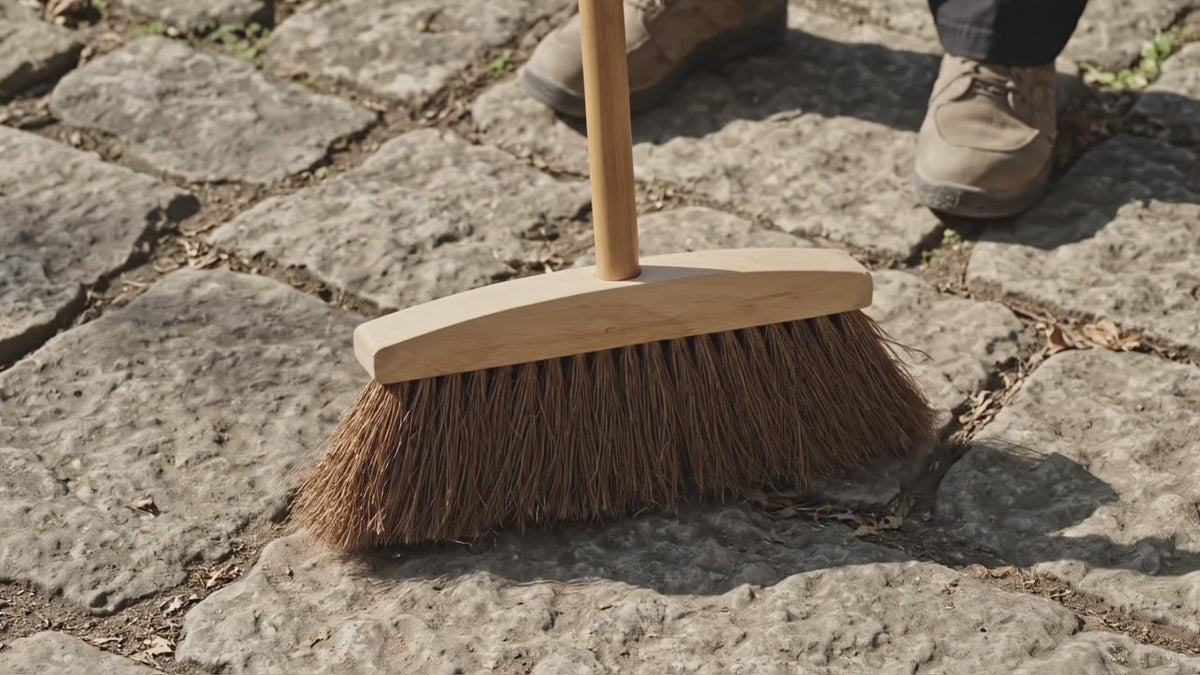 Balai en fibre de coco écologique - Idéal pour les sols en terre cuite, les parquets rustiques, les cours et les terrasses