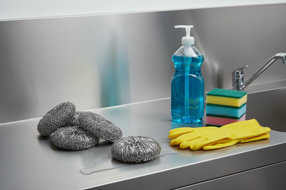 Set pagliette con prodotti pulizia