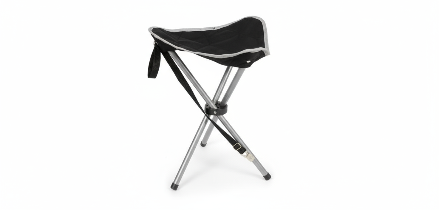 Sgabello su sfondo bianco