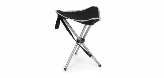 Sgabello su sfondo bianco