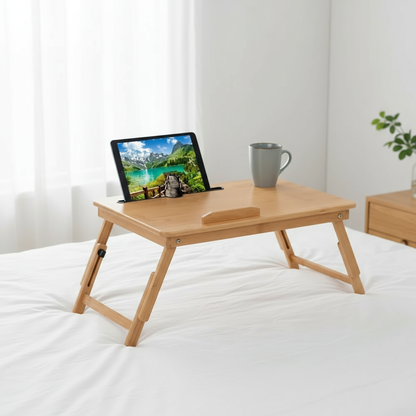 Tavolino in bambù su letto - Foto professionale